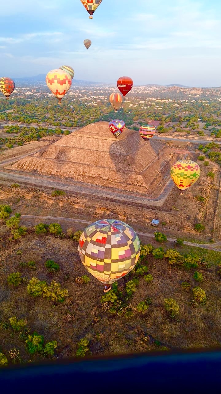 Teotihuacan from the heights: Hot air balloon